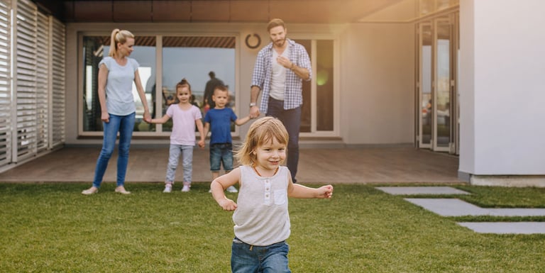 Hero-Image-LP-Mobile-bambina-che-corre