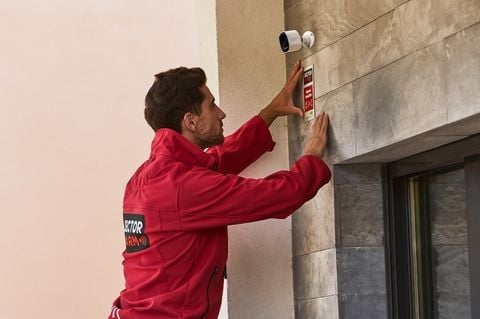 Richiedi il tuo preventivo gratuito Sector Alarm