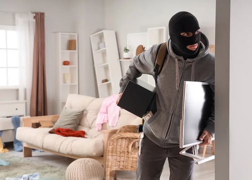 Un sistema di protezione scoraggia i ladri durante i furti